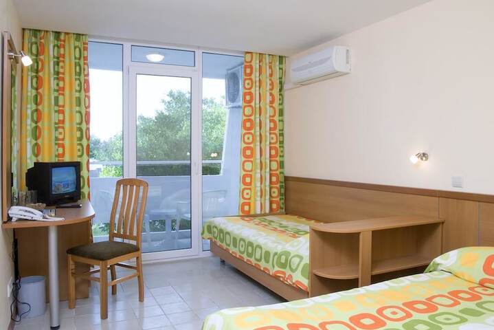 Room 7 of 34