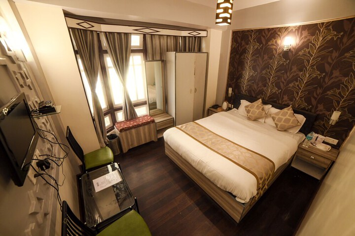 Room 3 of 32