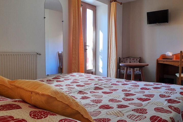Room 5 of 9