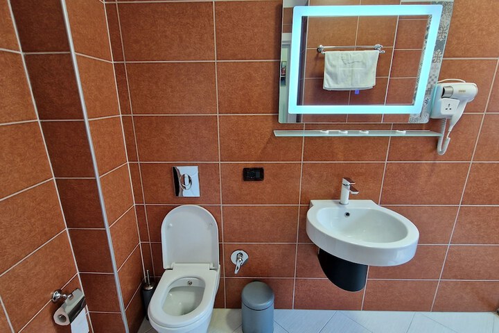 Room 46 of 65