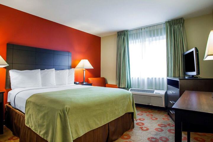 1 King Bed Suite (13 of 27)