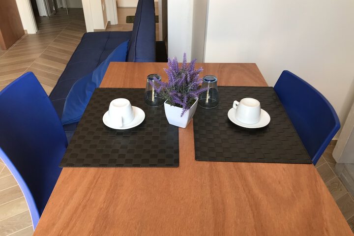 Room 5 of 19