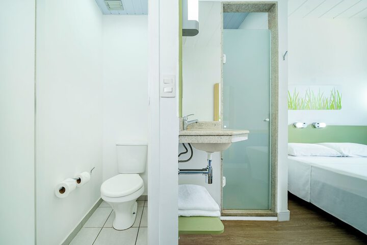 Room 33 of 72
