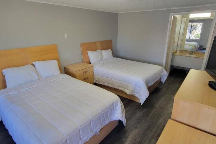 Deluxe Double Bed (3 of 6)