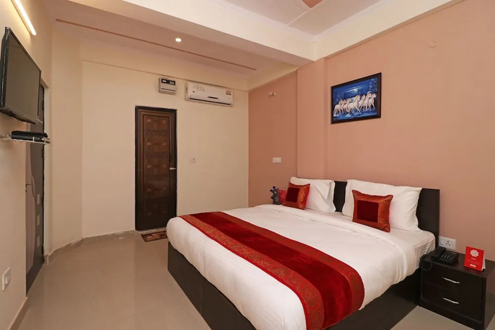 Room 2 of 11