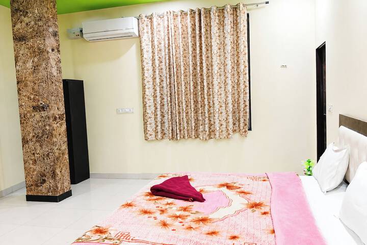 Room 4 of 11