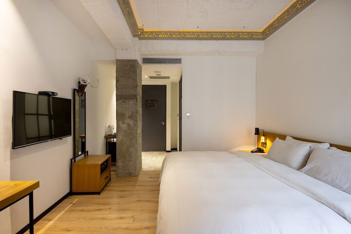Room 40 of 151