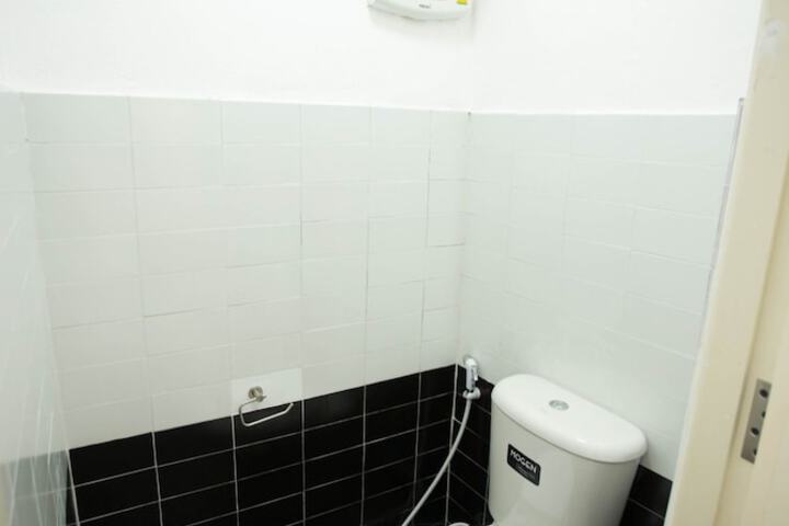 Room 8 of 9