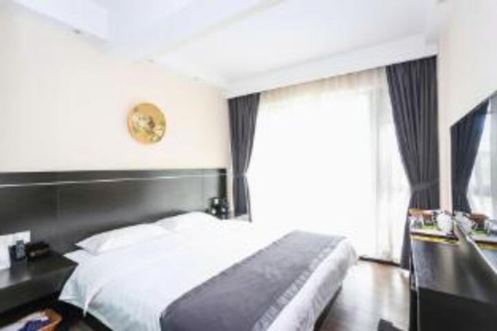 Room 6 of 7