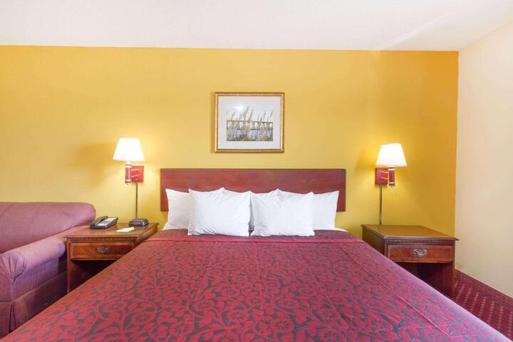 1 King Bed (6 of 9)
