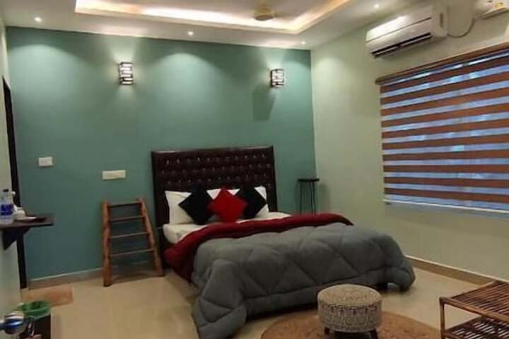 Room 18 of 83