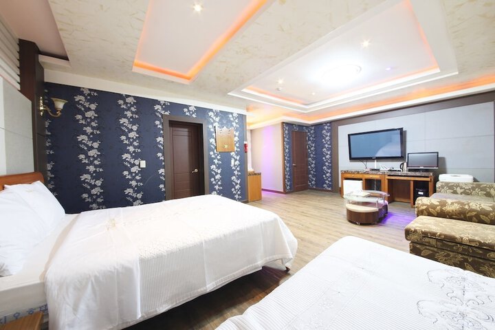 Room 20 of 35