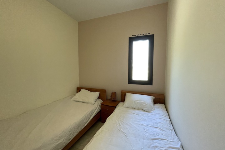 Room 10 of 76