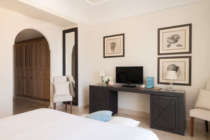 Room 54 of 97