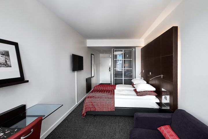 Room 17 of 86