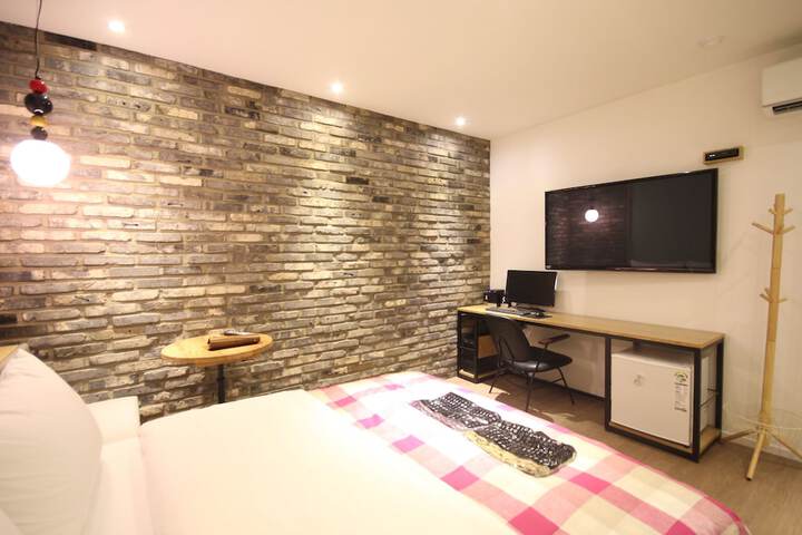 Room 14 of 66