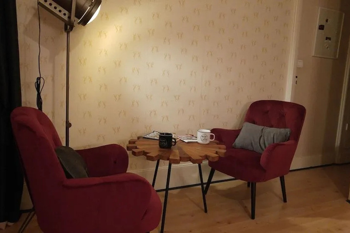 Room 10 of 13