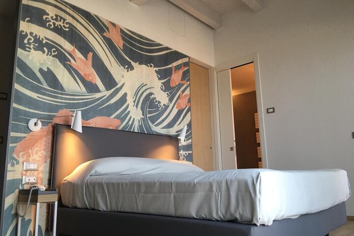 Room 12 of 90
