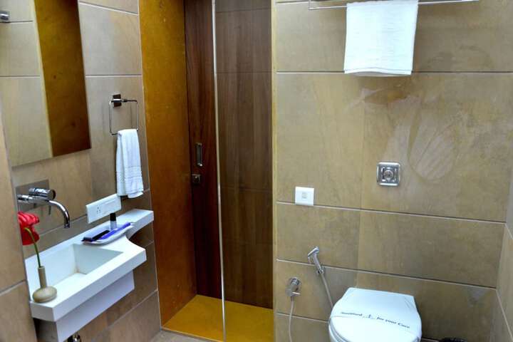 Room 16 of 34