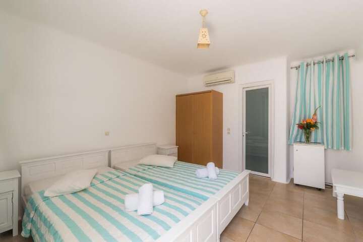 Room 13 of 92