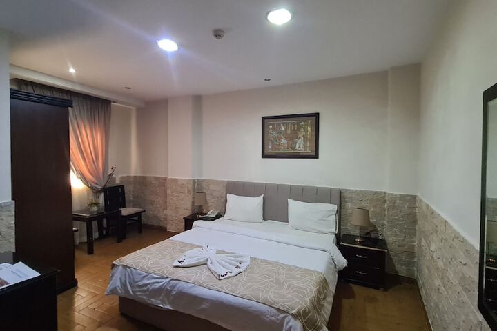 Room 115 of 340