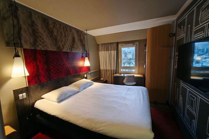 Room 25 of 90