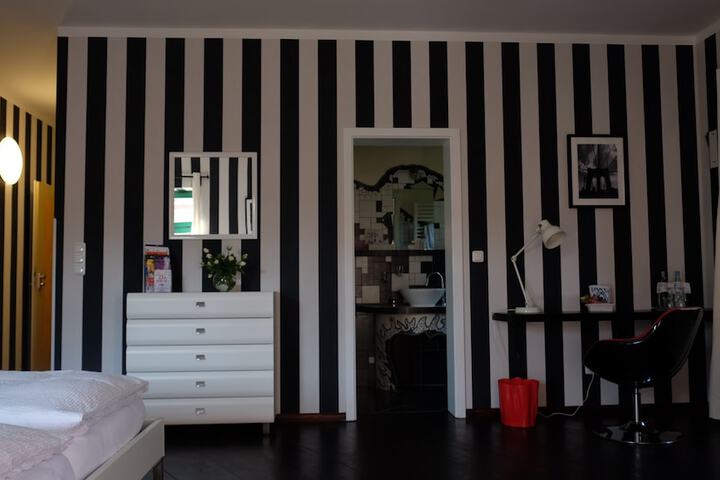 Room 2 of 31