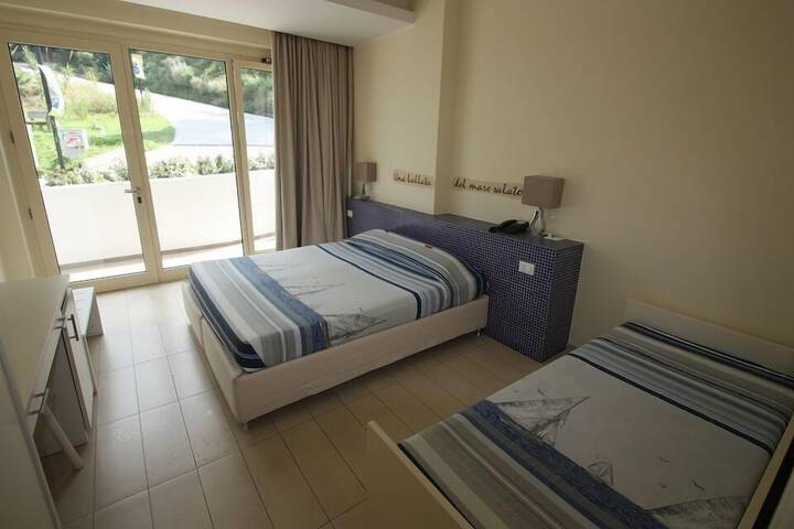 Room 2 of 39