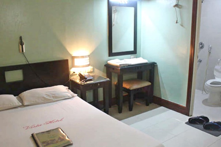 Room 11 of 30
