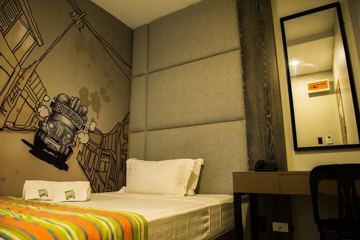 Room 6 of 19