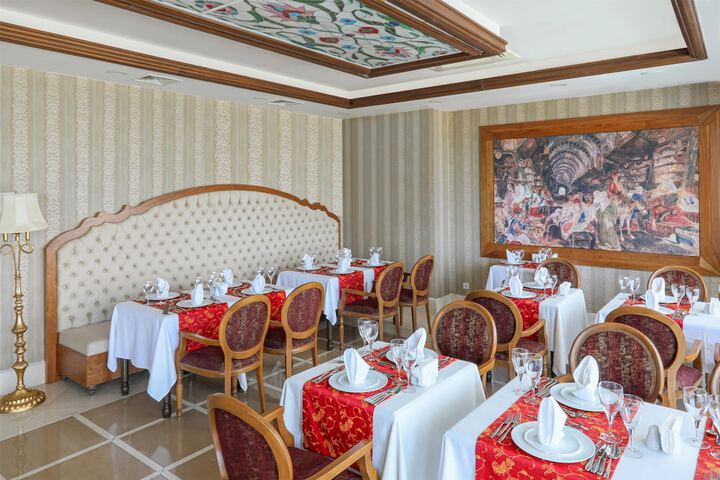 Dining 216 of 280