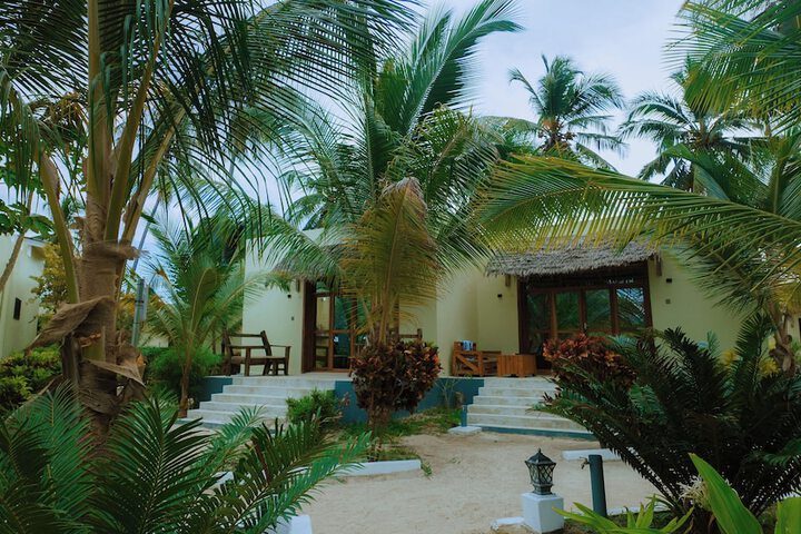Hotel Exterior 45 of 55