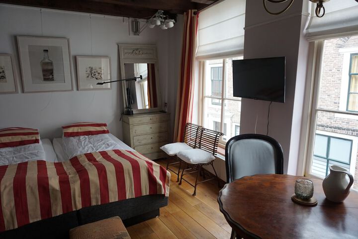 Room 10 of 21