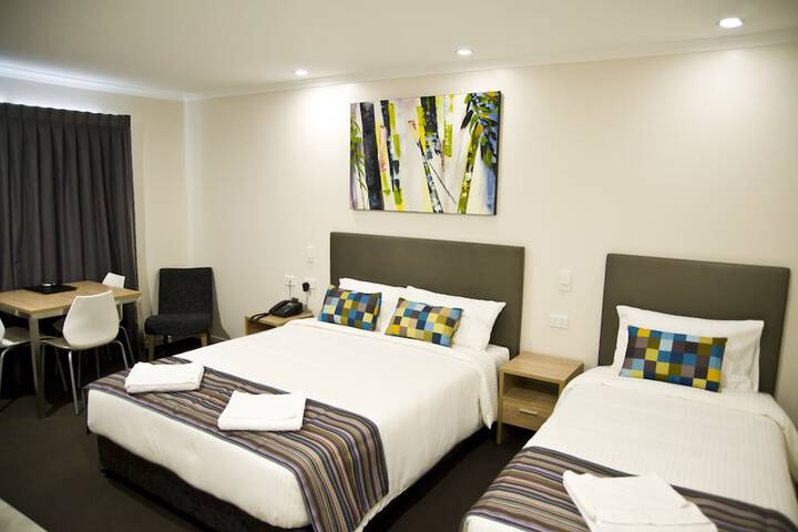 Room 4 of 37