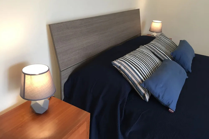 Room 6 of 16