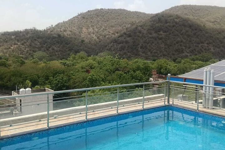 Pool 25 of 42