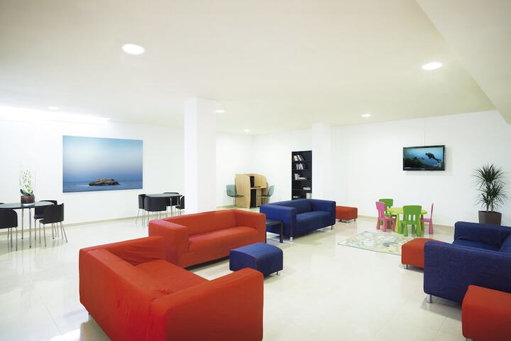 Entrance & Lobby