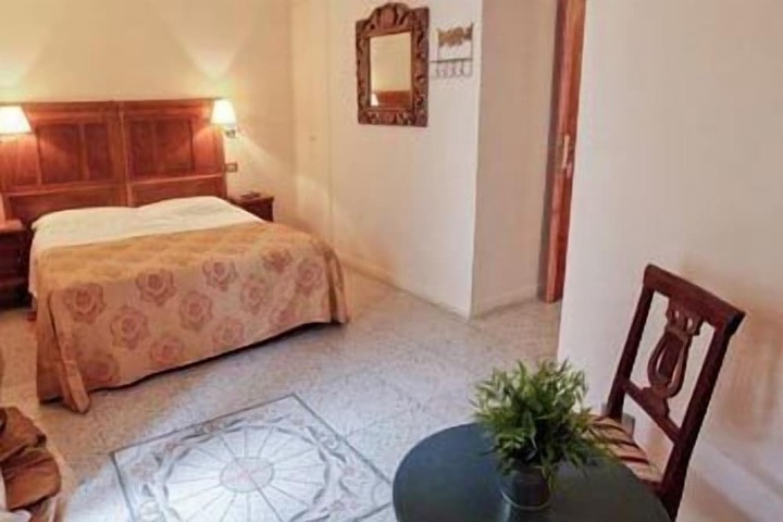 Room 14 of 32