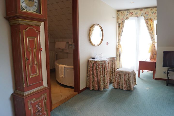 Room 23 of 49