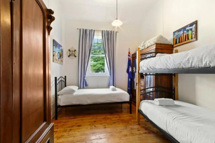 Room 6 of 9