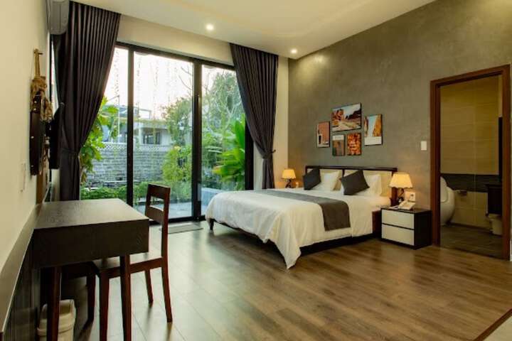 Room 27 of 108