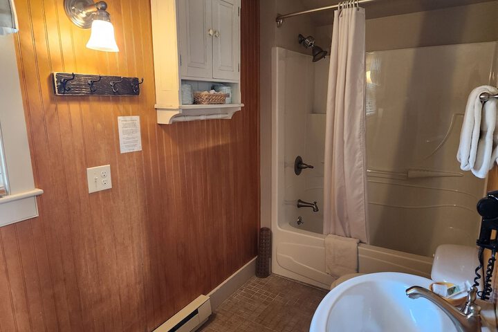 Room 210 of 259