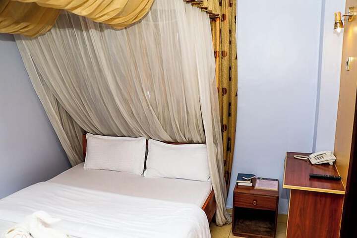 Room 42 of 108