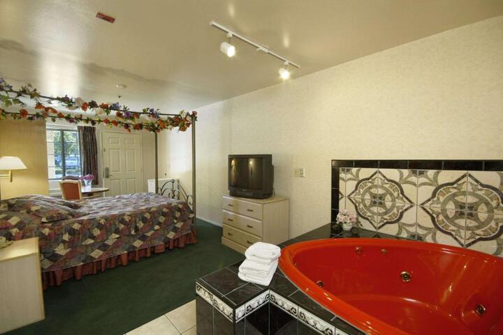 Standard Room, King or Two Doubles (2 of 2)