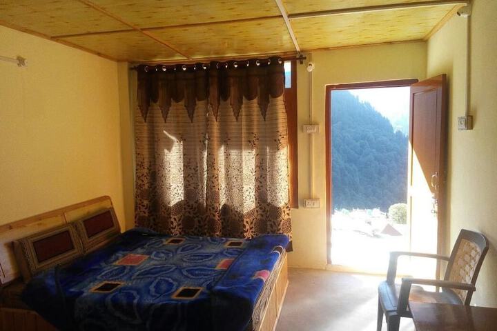 Room 5 of 11