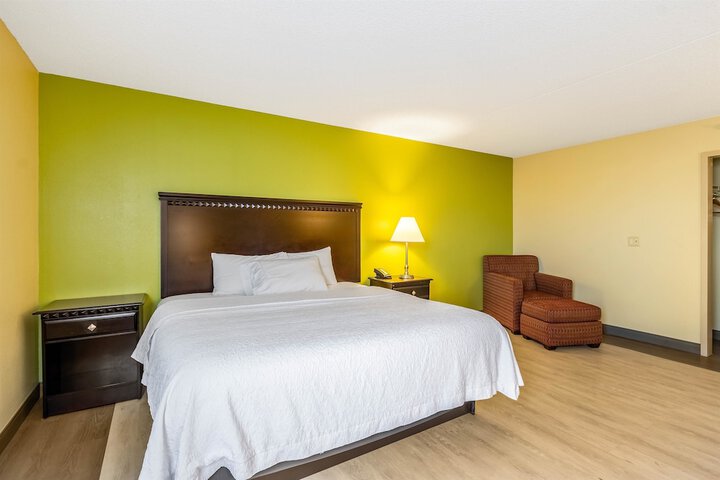 1 King Bed (1 of 7)
