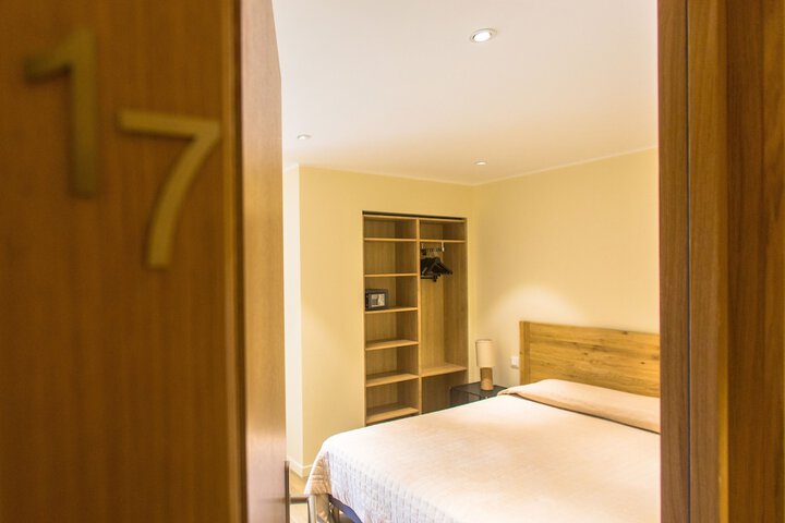 Room 42 of 102