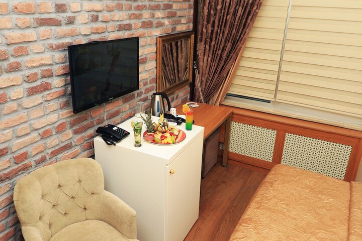 Room 18 of 37