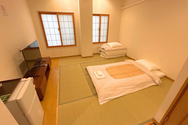 Room 11 of 36