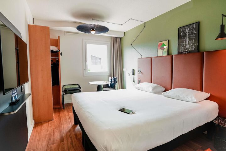 Room 35 of 127